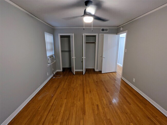 Building Photo - 4714 Oakshire Dr Unit 2