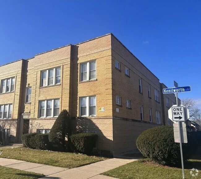 Building Photo - 2100 Kenilworth Ave Rental