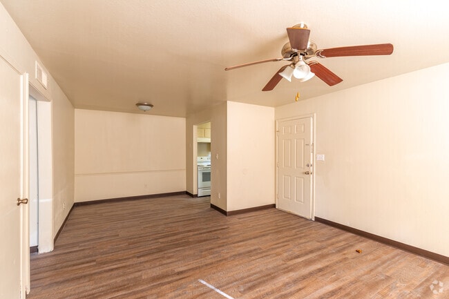 2BR, 2BA - 993SF - Living Room