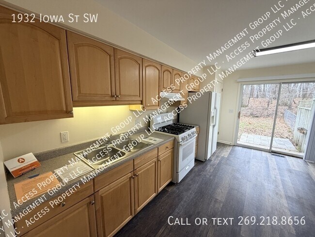 Photo - 1932 Iowa St SW