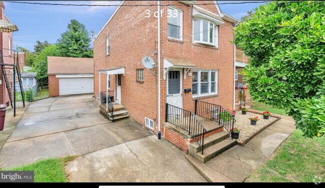 Building Photo - 1803 Elm St Unit 1803 Elm street  #2 Rental
