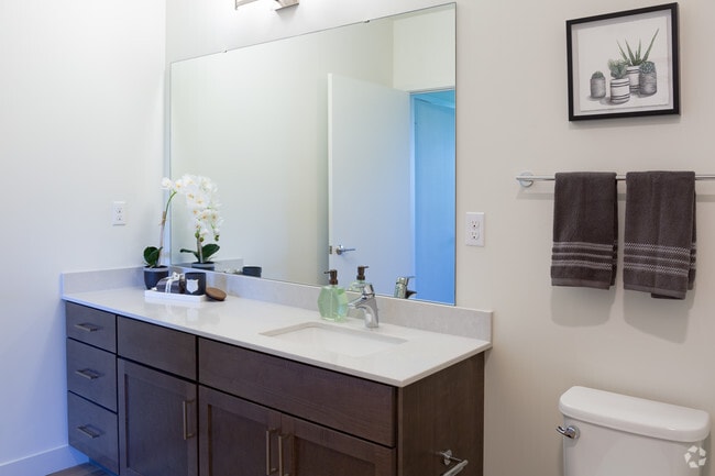2BR, 2BA - E