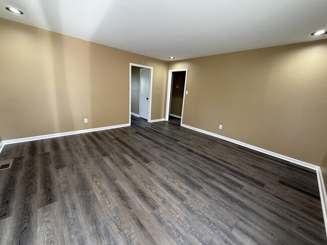 Photo - 62 Cinnamon Dr