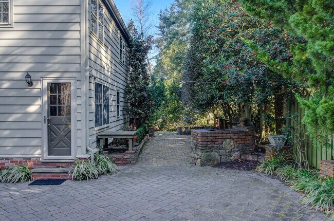 Photo - 148 Heritage Rd