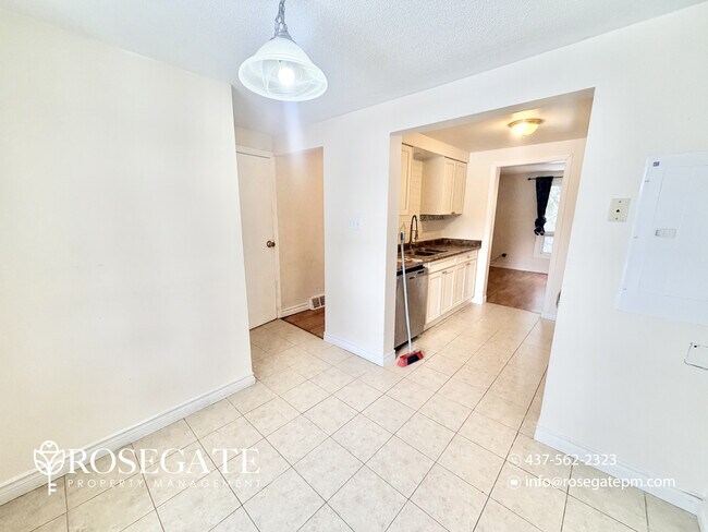 Photo - Bright 3-Bedroom Freehold Townhouse with Backyard & Included Internet in Guelph Unité 54