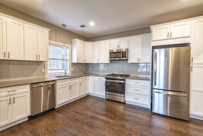 152 Broad St Townhome For Rent In Summit Nj Forrent Com