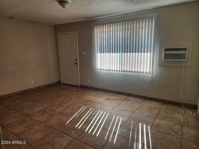 Photo - 2139 W Glenrosa Ave Unit Apt 2