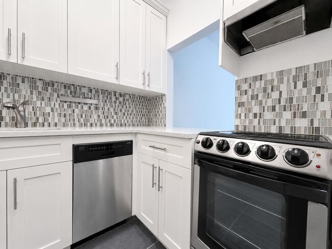 Photo - 346 W 52nd St Unidad 2A
