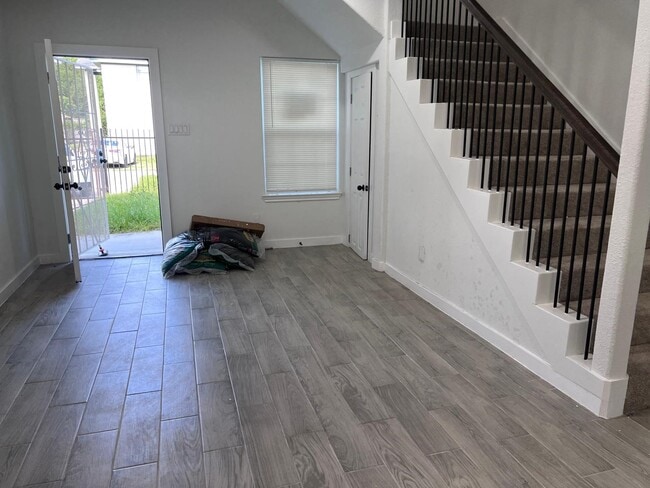 Building Photo - 9210 Martell St