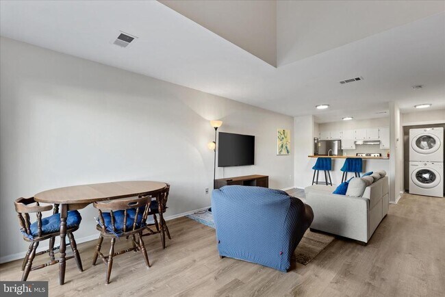 Photo - 3911 Woodhue Pl