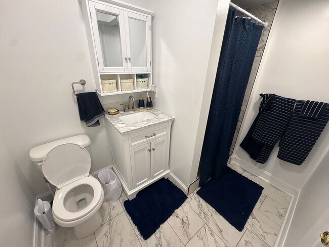234 Meyran Ave Unit 2 bdr