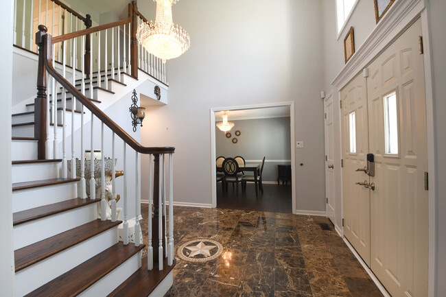 Photo - 543 Gateshead Dr