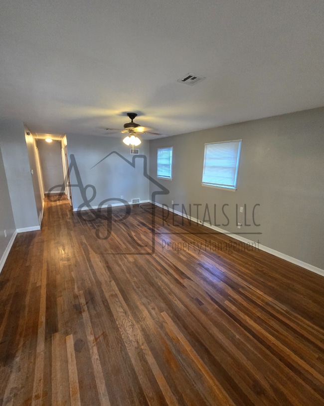 Photo - 714 S Chestnut St