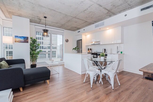 Building Photo - 1500 Rue Berri