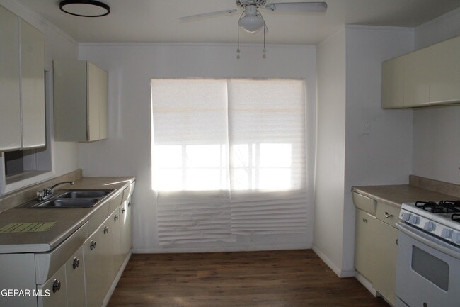 Photo - 1405 Clausen Dr