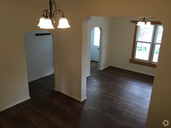Building Photo - 212 N Warren St Rental