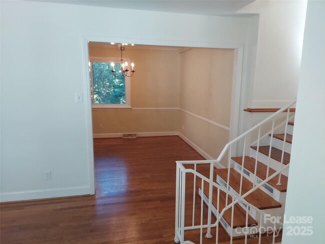 Photo - 3813 Selwyn Ave