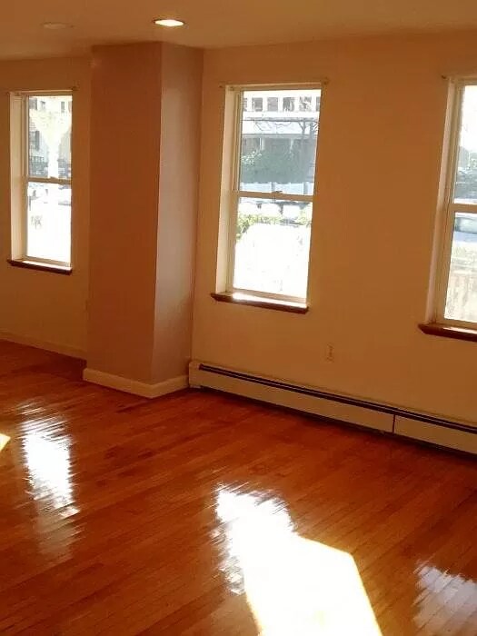 Photo - 571 N Main St