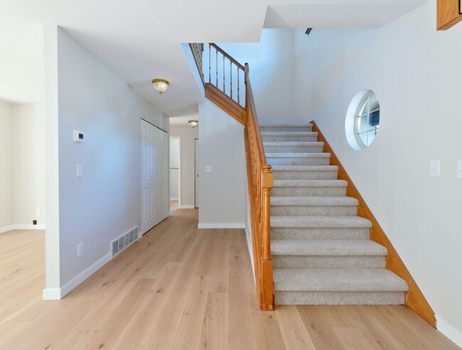 Photo - 721 Crown Dr