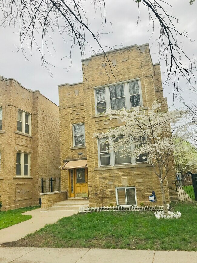 Photo - 4124 W Barry Ave Apartments Unit 1