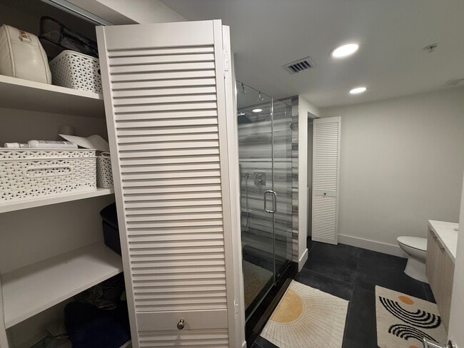 Fully renovated master bathroom - 31 SE 5th St Unit 912