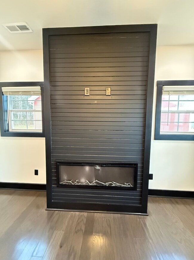 Photo - 2721 Cedrus Ave