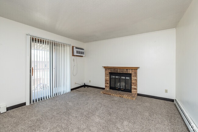 2BR, 1BA - 816SF - Living Room