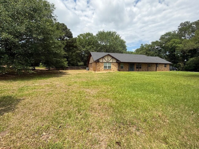 Photo - 4-bed/2-bath in South Tyler!