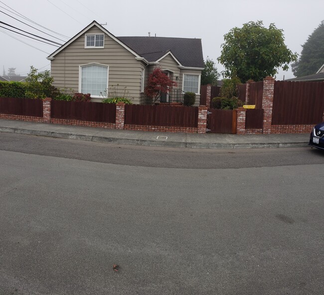 Photo - 2407 Ohio St