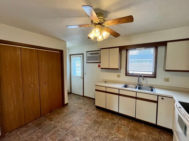 Photo - 604 Hollywood Dr Unit 4