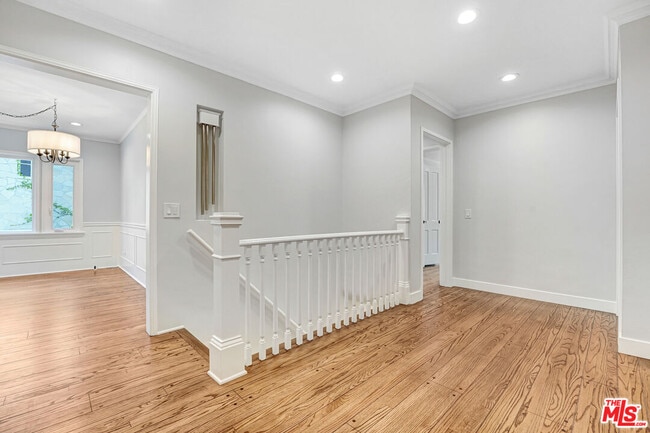 2383 Panorama Terrace