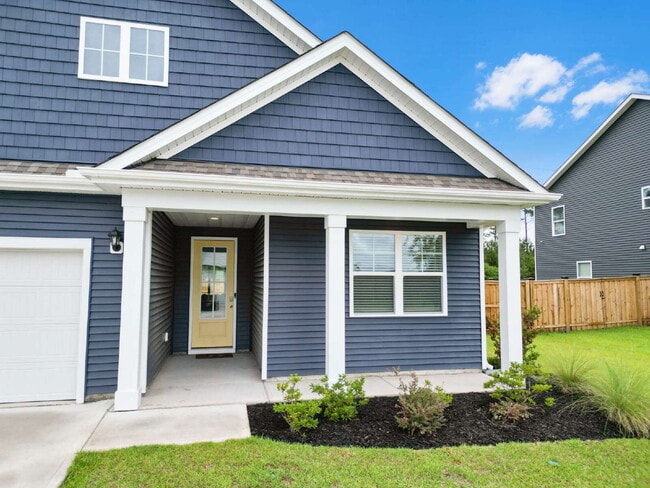Photo - Spacious 4 Bedroom Home in Blake Farm
