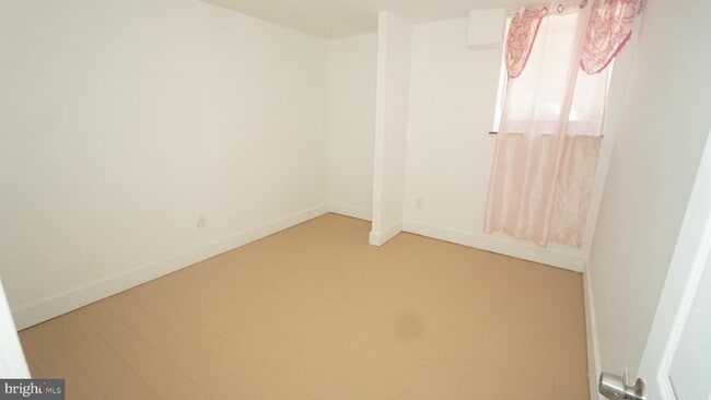 Photo - 1921 W Diamond St