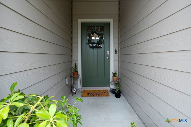 Photo - 1444 Acorn Wood