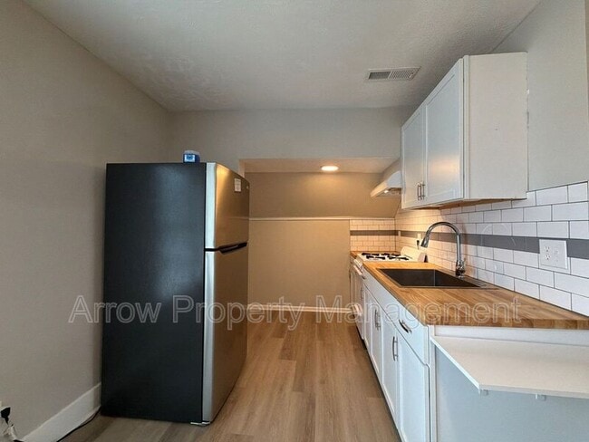 Building Photo - 136 N 27th St Unit 2