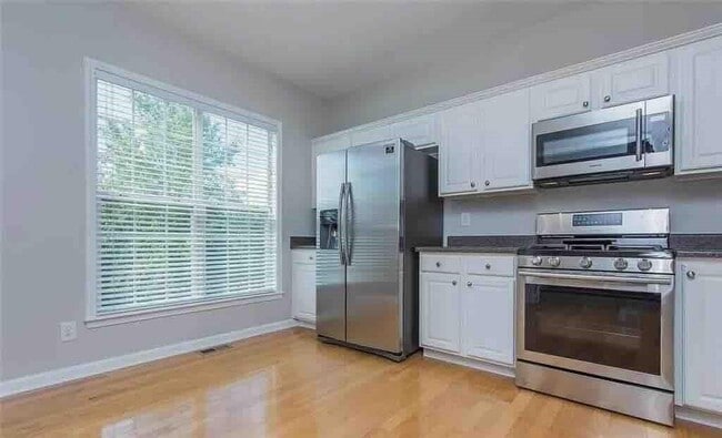 Photo - 1108 Thornborough Dr