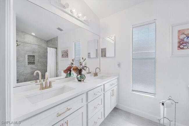 Photo - 1833 N Bahama Ave