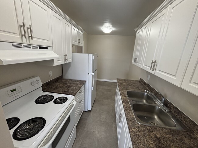 Photo - 1061 Queen's Blvd Unité 702