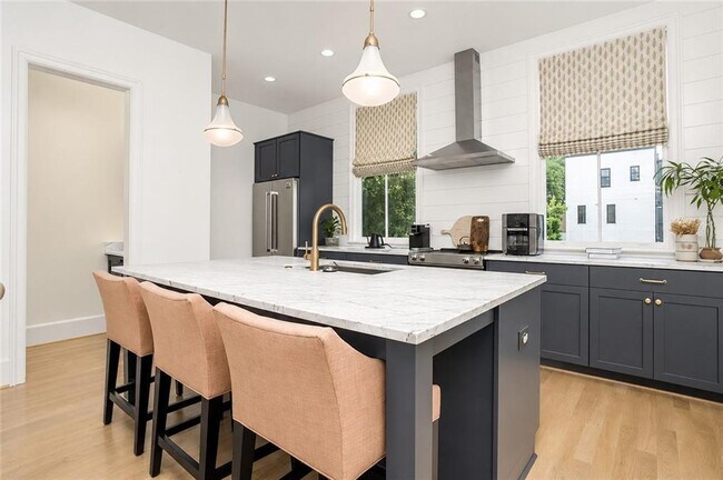 Photo - 683 Arcos Way SE