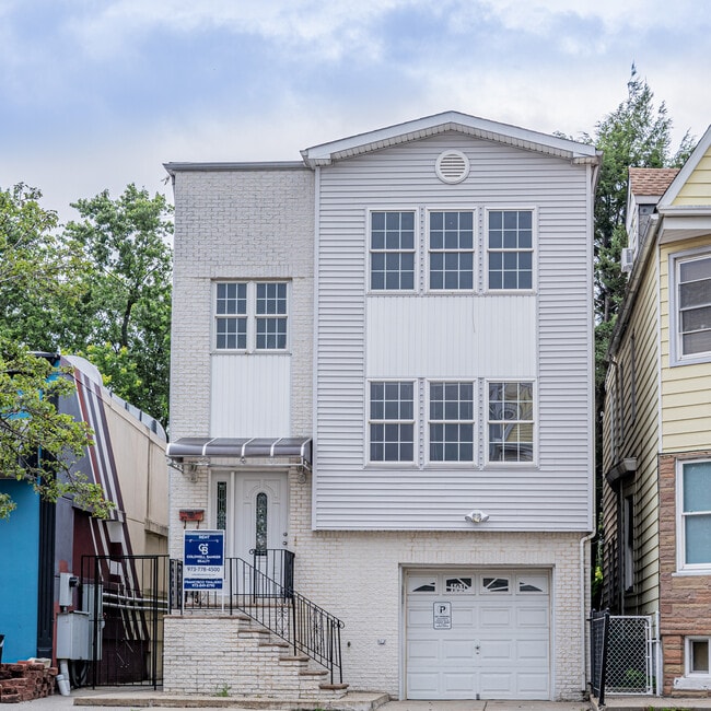 Building Photo - 191 Kearny Ave Unit 2 Rental
