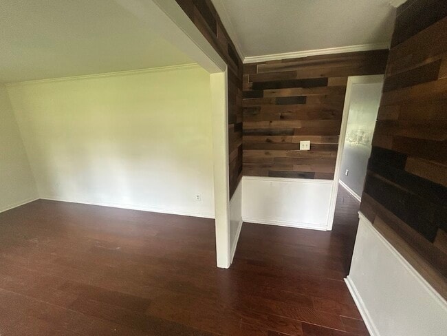 Photo - 1728 Lynwood Ln