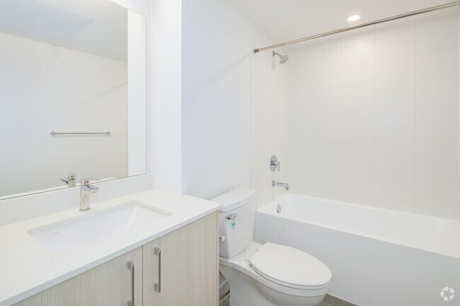 3BR, 2BA - 896SF - Bathroom