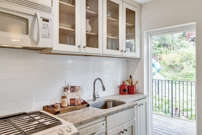 21 Westbourne Ter Unit 6