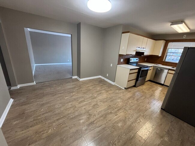 Photo - 333 Erb St. W