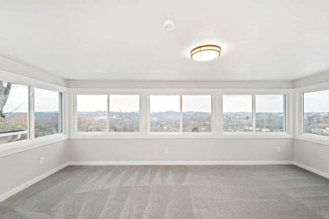 Photo - SCORE 50% OFF 1ST MONTH'S RENT IF SIGNED BY DEC 19! Stunning 4 bedroom home in Mt. Washington ava...