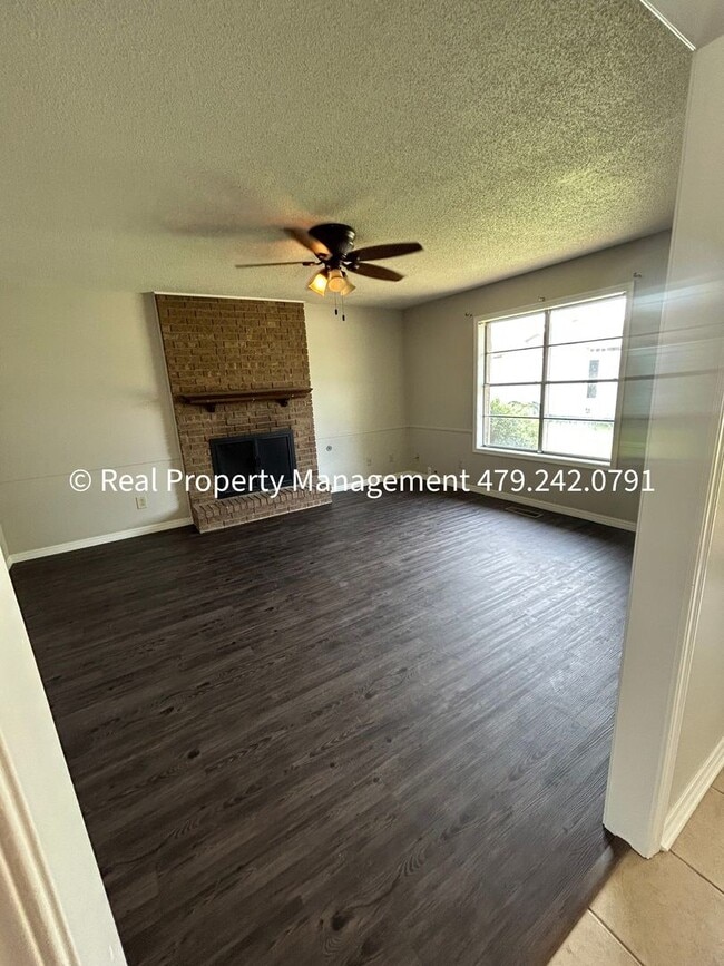 Photo - 2320 S 50th St