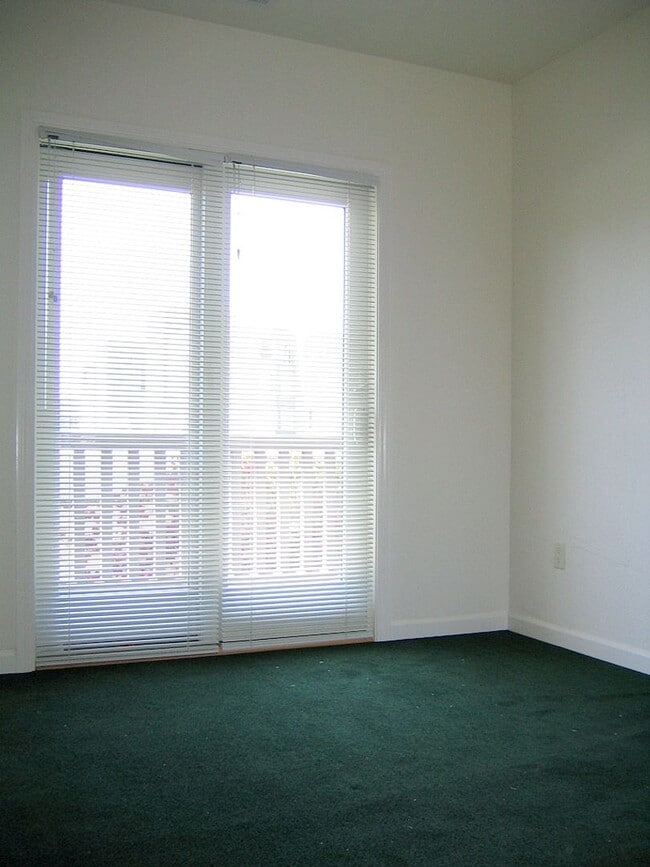 Photo - WHAT’S SPECIAL COMFORTABLE SHARED SPACE    BRIGHT OPEN-CONCEPT LAYOUT    DINING AREA SPACIOUS TOW... Unit 03