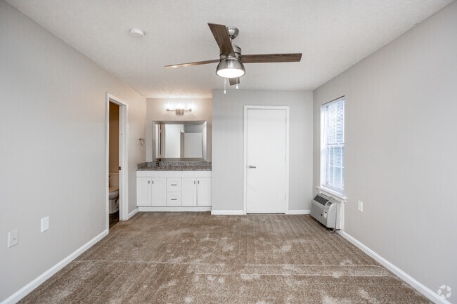 2BR, 2BA - 840SF - Primary Bedroom