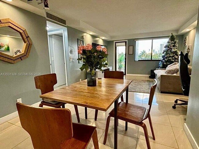 Building Photo - 301 Golden Isles Dr Unit 406