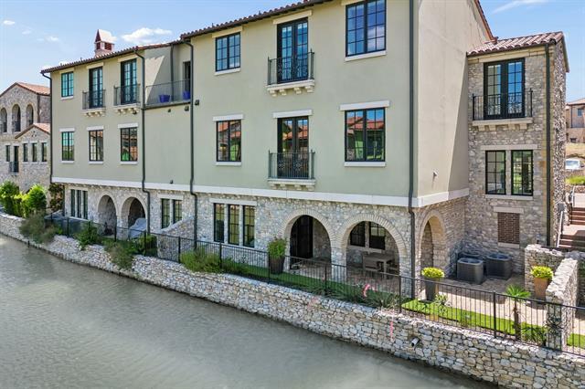 Building Photo - 16 Comillas Dr
